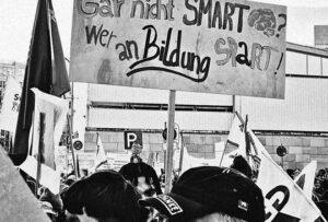 Mensa und Bildung statt Zäune und Rüstung!